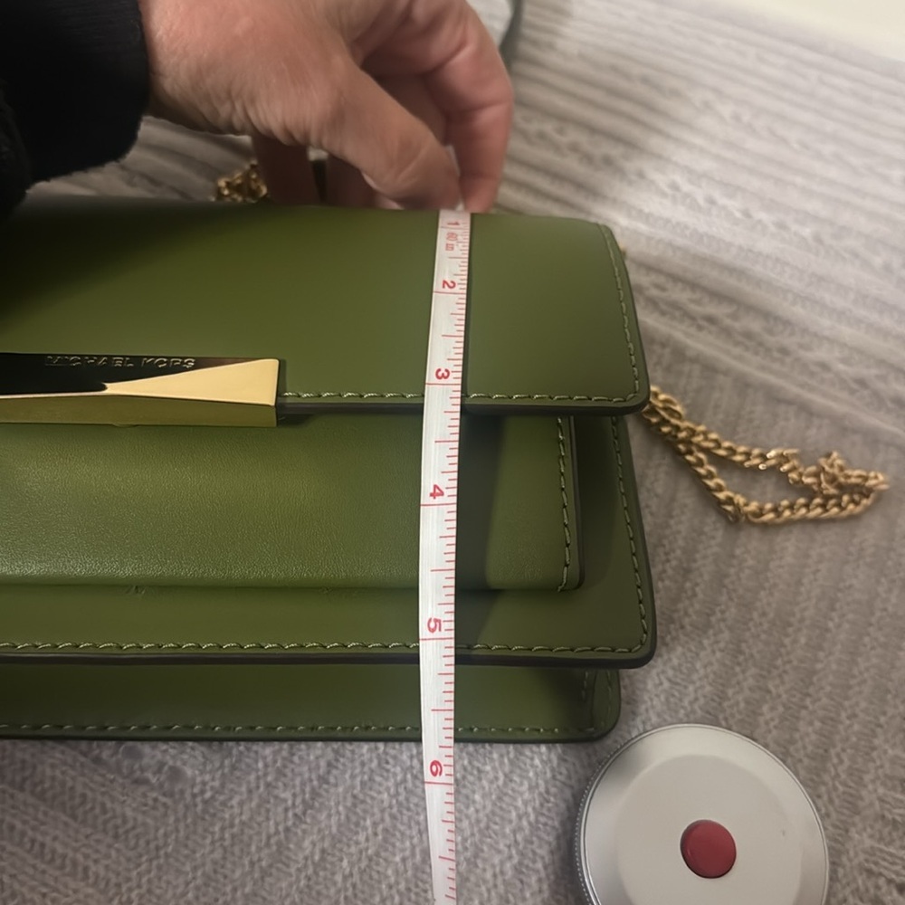 Michael Kors Elegant Green and Gold Crossbody Bag with Chain - Picture 9 of 11